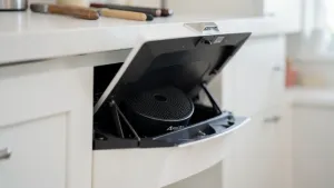 Jak założyć filtr węglowy do okapu podszafkowego Amica